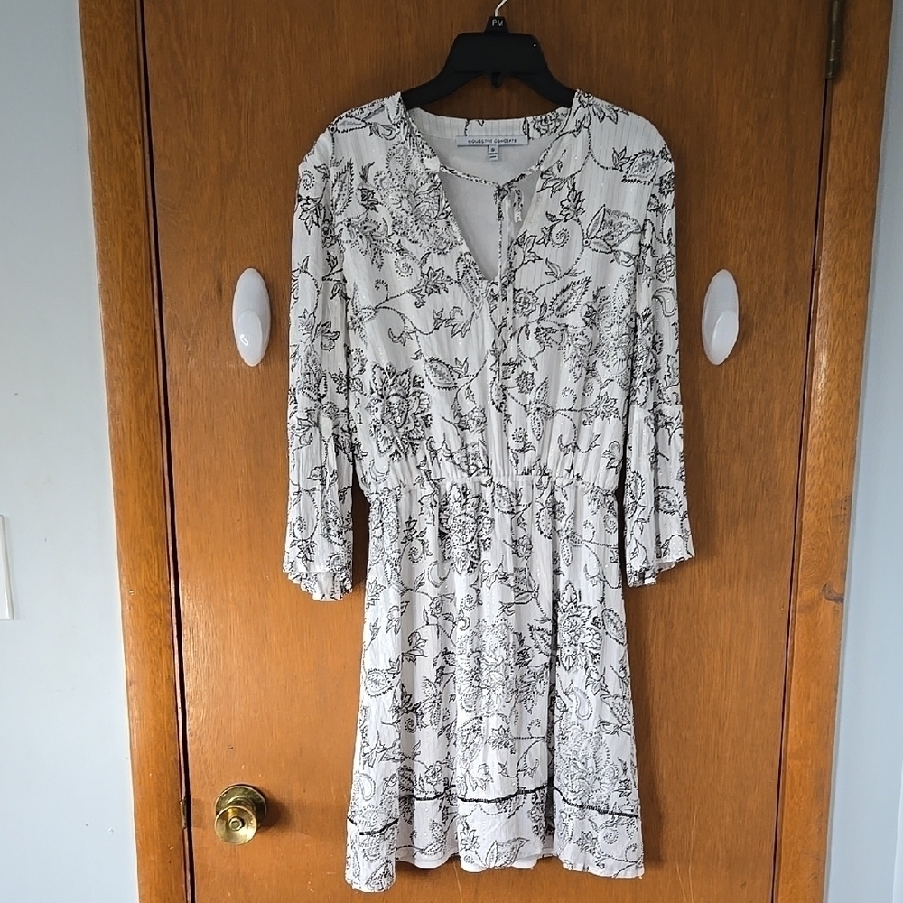 Colletive Concepts, Black & White Florial Print Dress Size Small.